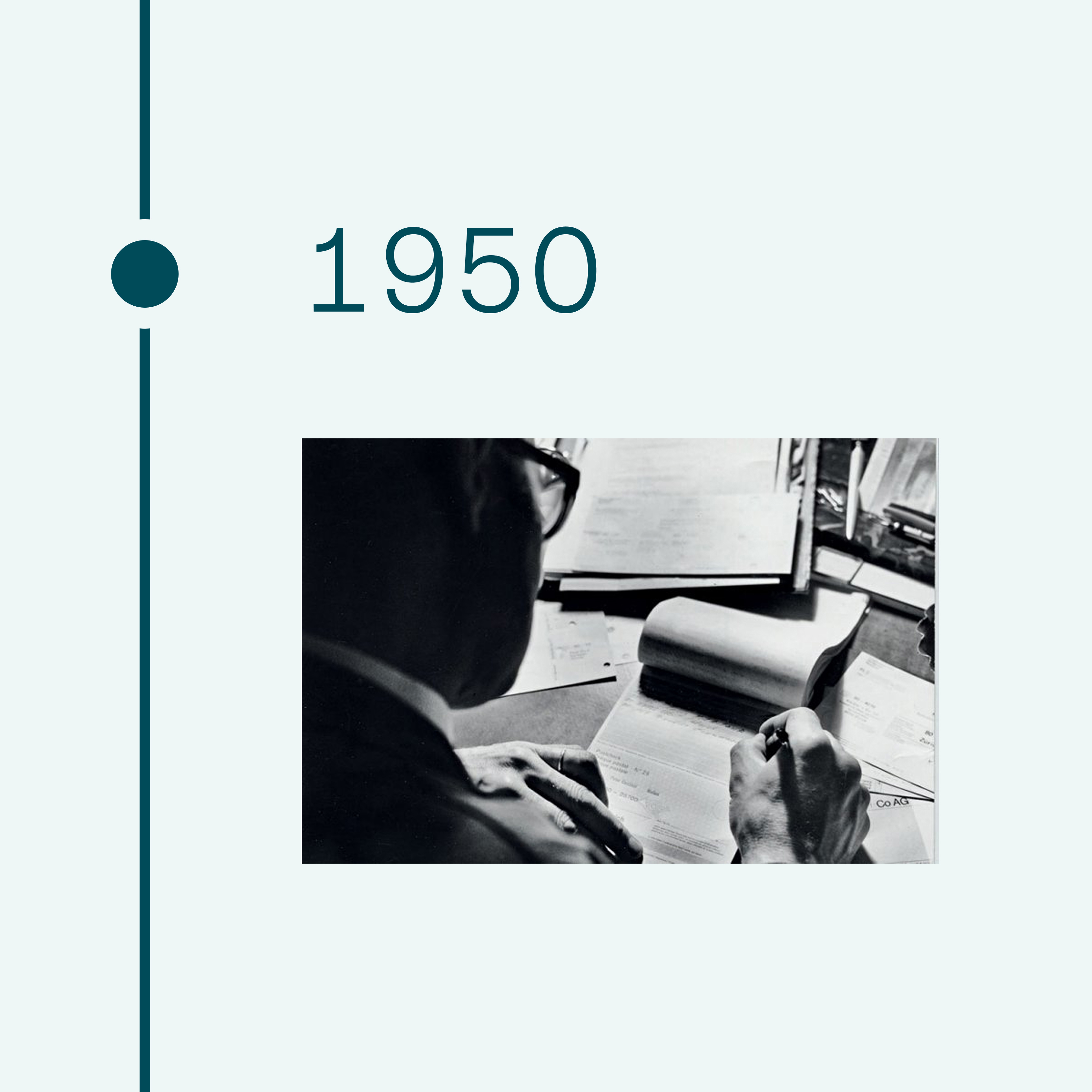 1950. Bild von einem Mann mit Notizblock